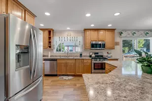 35 Sandalwood Cir, Kittery, ME 03904 - Photo 7