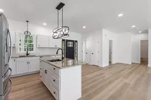 11 Chestnut St, Old Orchard Beach, ME 04064 - Photo 13