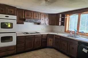 1423 Park St, Livermore Falls, ME 04254 - Photo 9