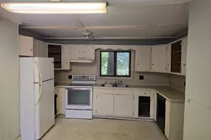 7 Lake St, Oxford, ME 04270 - Photo 5