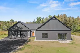 40 Smiling Acres Dr, Freeport, ME 04032 - Photo 1