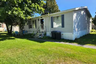 28 Pinehill Mhp Rd, Berwick, ME 03901 - Photo 3