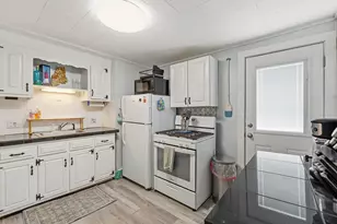 28 Seacliff Ave, Old Orchard Beach, ME 04064 - Photo 9