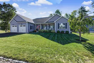 28 Beacon Dr, Brunswick, ME 04011 - Photo 1
