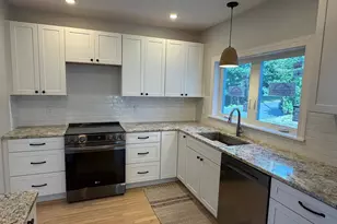 27 Dudley St, Presque Isle, ME 04769 - Photo 9
