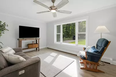 25 E Oxford Road, Oxford, ME 04270 - Photo 9