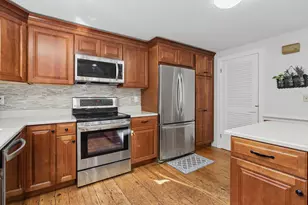 32 Pearl St, Camden, ME 04843 - Photo 11