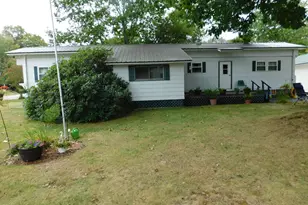 33 Chestnut St, Skowhegan, ME 04976 - Photo 7