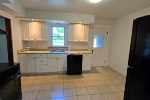 25 Falmouth Rd, Falmouth, ME 04105 - Photo 3