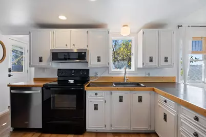 39 Union Street #2, Boothbay Harbor, ME 04538 - Photo 7