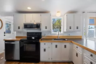 39 Union St, Boothbay Harbor, ME 04538 - Photo 7