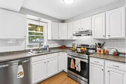 11 Garden Street, Old Orchard Beach, ME 04064 - Photo 9