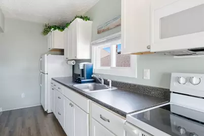 75 E Grand Avenue, Old Orchard Beach, ME 04064 - Photo 27