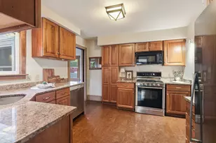284 Foreside Rd, Falmouth, ME 04105 - Photo 17