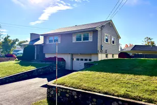 6 Pleasant St, Millinocket, ME 04462 - Photo 3