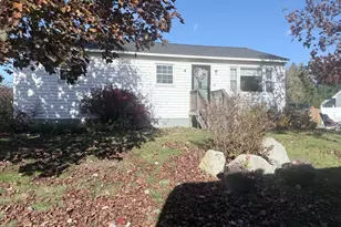 22 Somerset Ave, Fairfield, ME 04937 - Photo 3