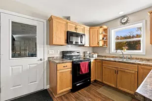 23 Fieldstone Dr, Oakland, ME 04963 - Photo 9