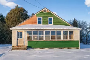 28 Hammond St, Caribou, ME 04736 - Photo 1
