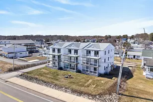 790 York St, York, ME 03909 - Photo 1