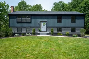 17 Carriage Rd, Cumberland, ME 04110 - Photo 1