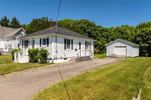 34 Thatcher St, Thomaston, ME 04861 - Photo 1