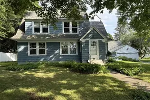 113 Greenwood Ave, Farmington, ME 04938 - Photo 1