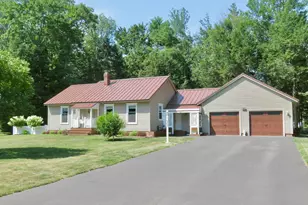 33 Oak Wood Dr, Gorham, ME 04038 - Photo 1