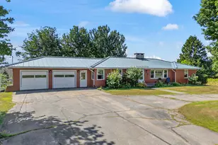 517 N Main St, Pittsfield, ME 04967 - Photo 1