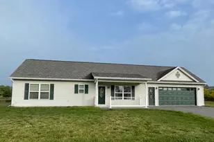 29 Meadow Dr, Waterville, ME 04901 - Photo 1