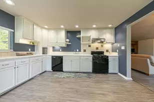 10880 Laurelwood Dr, Truckee, CA 96161 - Photo 5