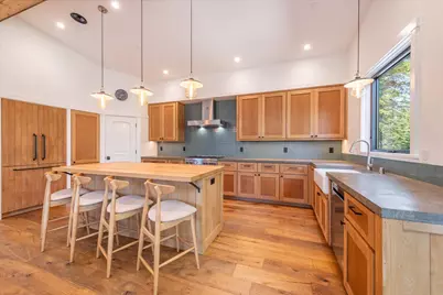 10947 Zermatt Drive, Truckee, CA 96161 - Photo 9