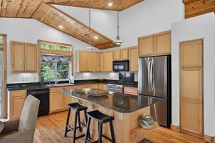 10265 Blue Jay Ln, Truckee, CA 96161 - Photo 11