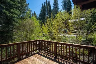10694 Laurelwood Dr, Truckee, CA 96161 - Photo 17