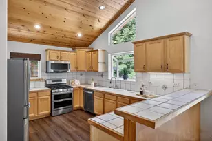 10694 Laurelwood Dr, Truckee, CA 96161 - Photo 9