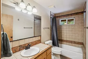 10694 Laurelwood Dr, Truckee, CA 96161 - Photo 21
