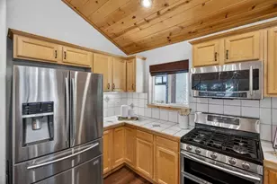10694 Laurelwood Dr, Truckee, CA 96161 - Photo 11