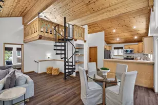 10694 Laurelwood Dr, Truckee, CA 96161 - Photo 7