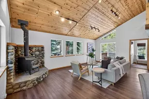 10694 Laurelwood Dr, Truckee, CA 96161 - Photo 5