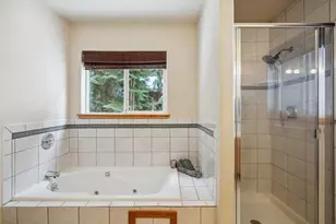 10694 Laurelwood Dr, Truckee, CA 96161 - Photo 19