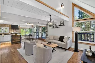 10146 Surrey Pl, Truckee, CA 96161 - Photo 7