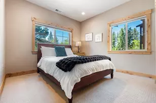 10183 Palisades Dr, Truckee, CA 96161 - Photo 13