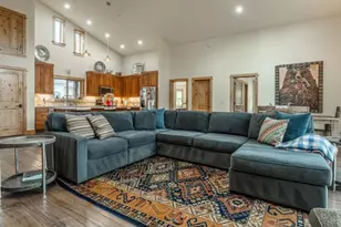 16138 SW Lance Dr, Truckee, CA 96161 - Photo 5