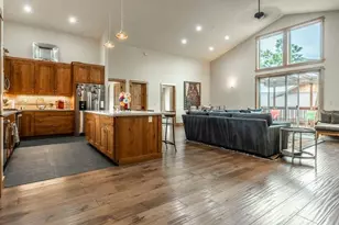 16138 SW Lance Dr, Truckee, CA 96161 - Photo 9