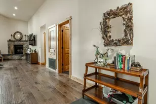 16138 SW Lance Dr, Truckee, CA 96161 - Photo 3