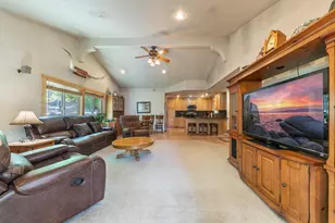10666 Torrey Pine Rd, Truckee, CA 96161 - Photo 7