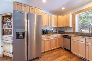 50638 Hemlock Ct, Soda Springs, CA 95728 - Photo 9