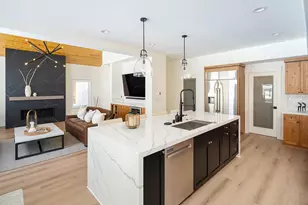 11736 Hope Ct, Truckee, CA 96161 - Photo 9