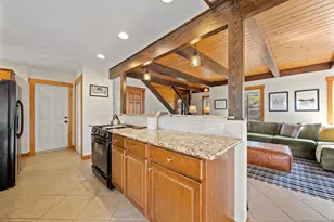10868 Laurelwood Dr, Truckee, CA 96161 - Photo 7