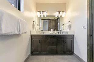 10256 Modane Pl, Truckee, CA 96161 - Photo 23
