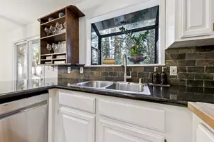 10895 Jeffrey Pine Rd, Truckee, CA 96161 - Photo 15